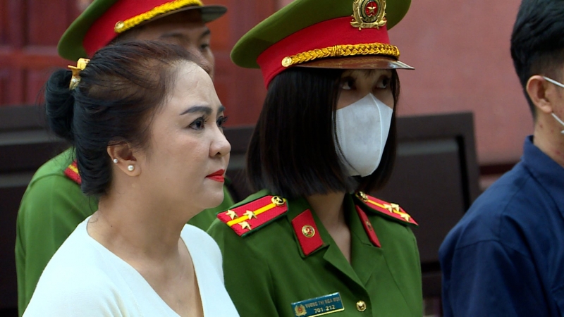 Tuy không kháng cáo nhưng bị cáo Nguyễn Phương Hằng vẫn được giảm án.